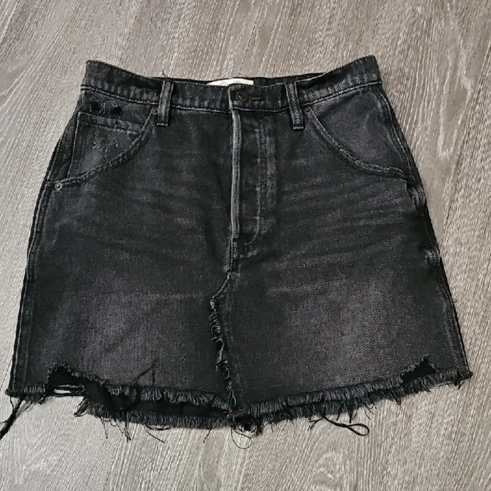 WE THE FREE Black Denim Distressed Skirt. So Cute. Sz 29 Womens!!